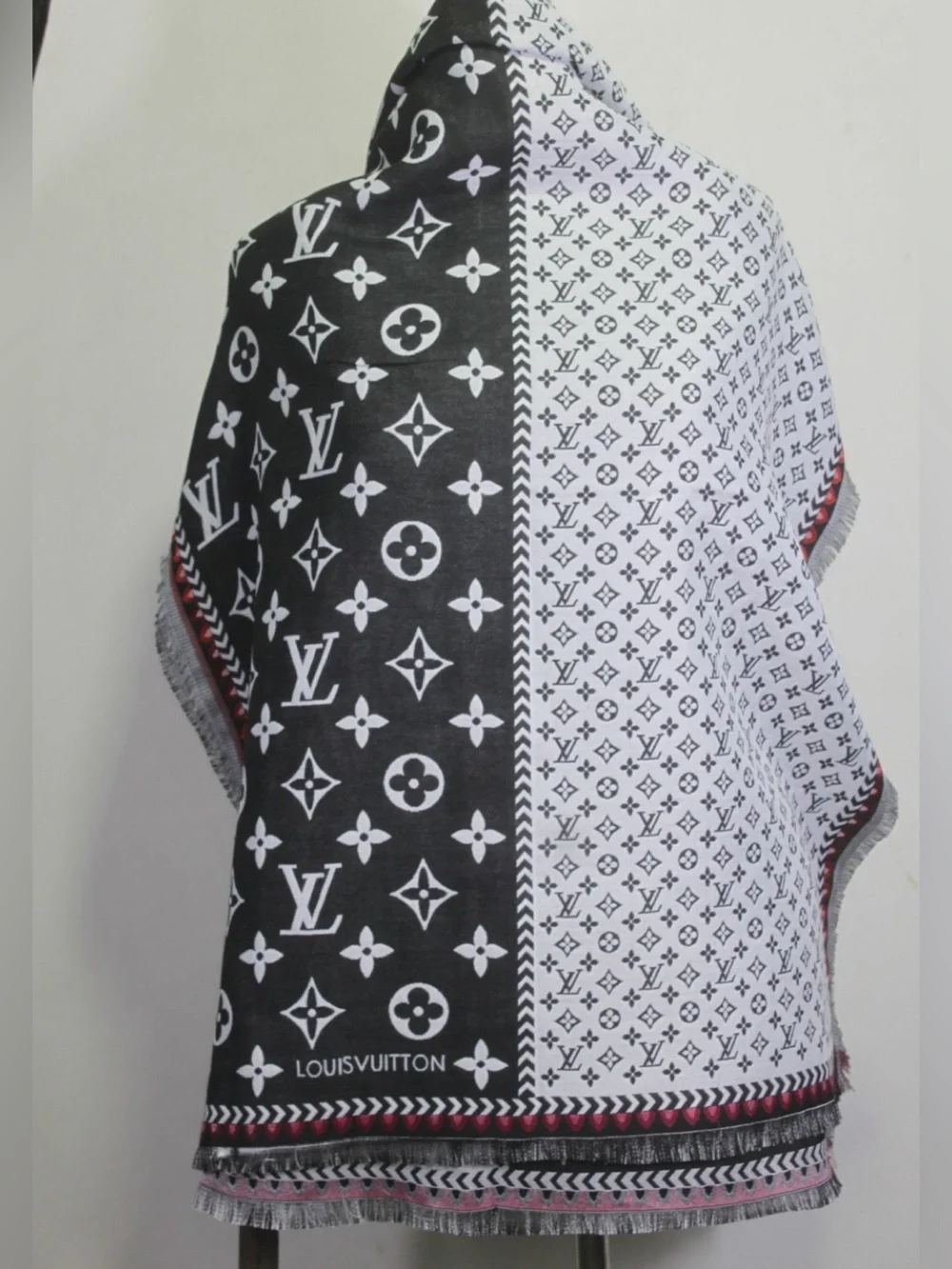 Auth Louis Vuitton Scarf Shawl Stole Wrap 65% Cashmere 35% Silk  Used